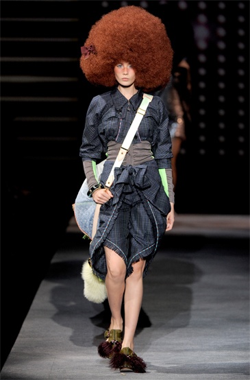 W tym sezonie modne jest... afro?